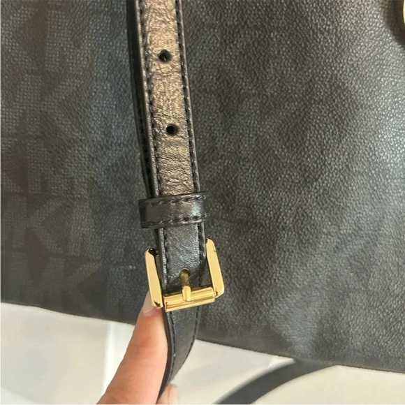 Michael Kors Black and Gold Tote with Signature Monogram Cynthia - Picture 5 of 13